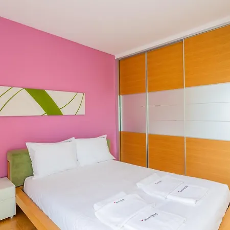 Flh Modern With Balcony דירה פונשל